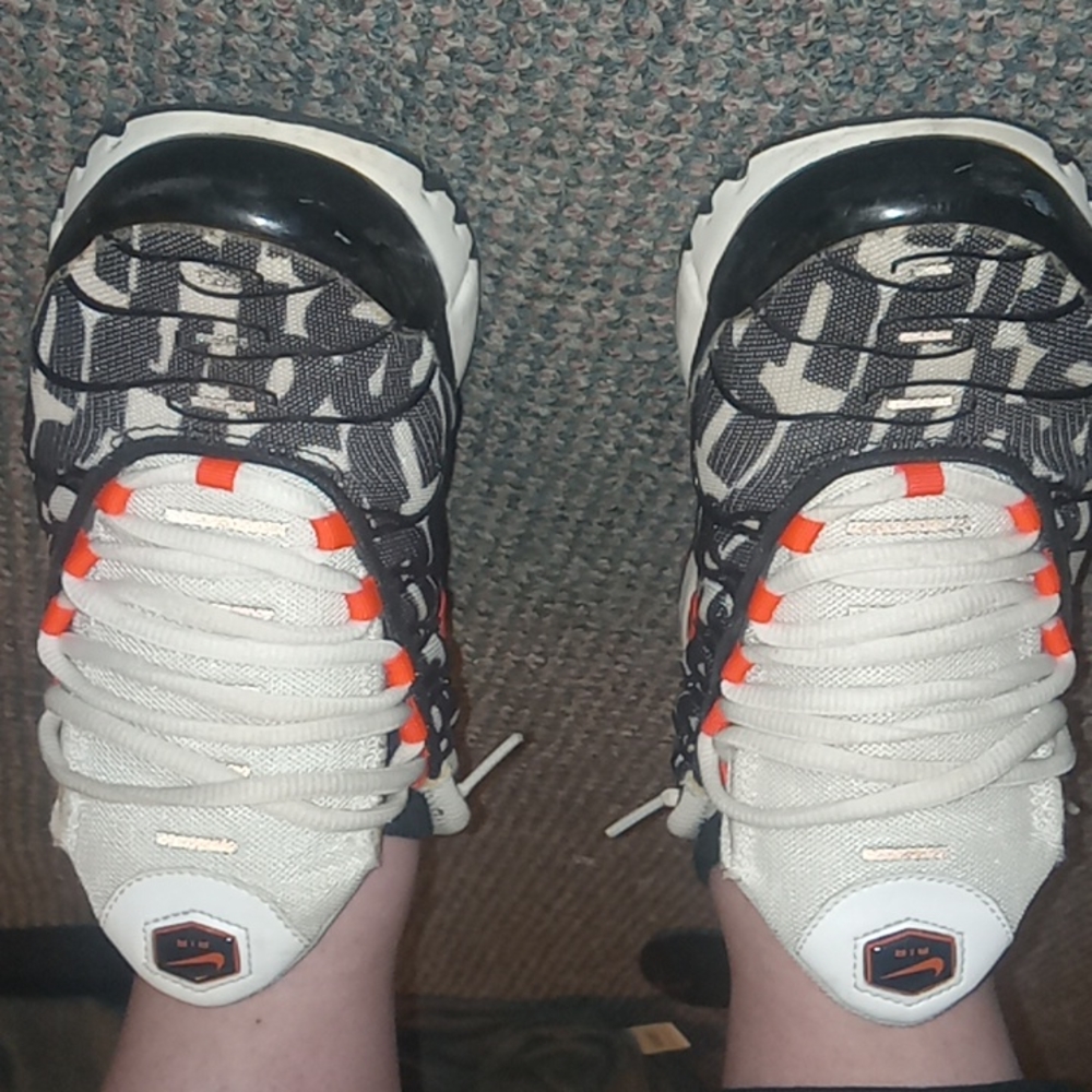 Nike Shoes - Picture 15 of 16